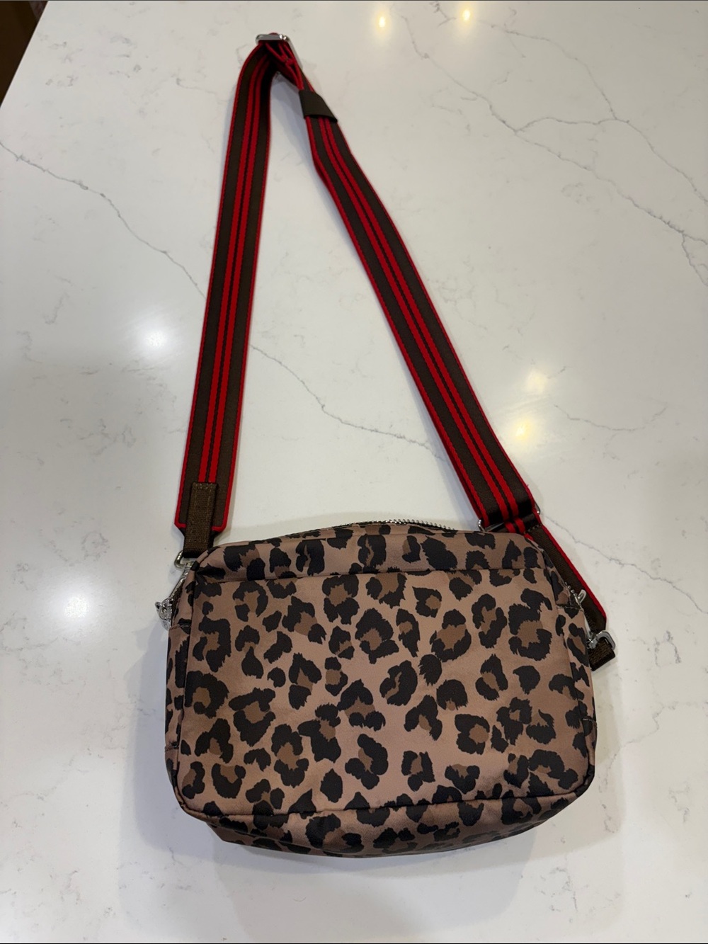 Lululemon Leopard Print Everywhere Crossbody Bag 2L - Picture 4 of 4